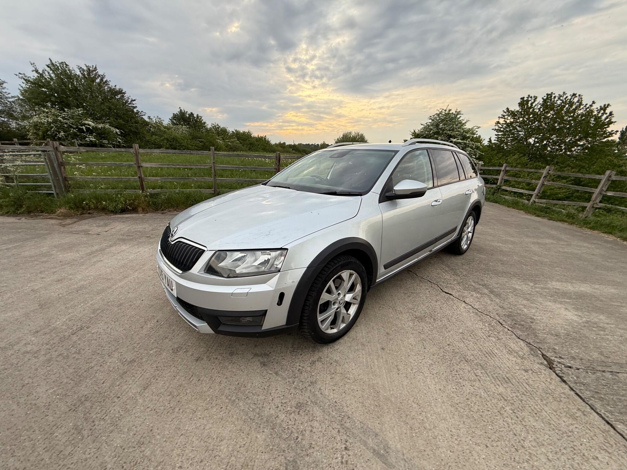 Skoda Octavia 2.0 TDI Scout 4WD Euro 6 (s/s) 5dr — photo 26 of 50